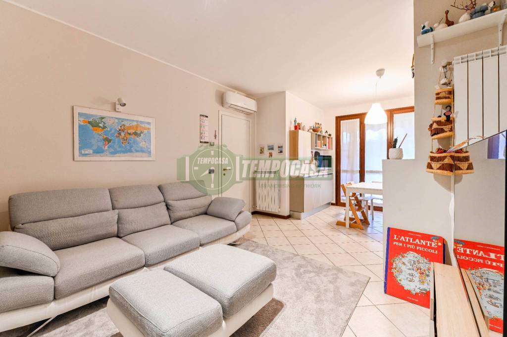 Appartamento in vendita a Bernareggio via Emanuela Setti Carraro, 15