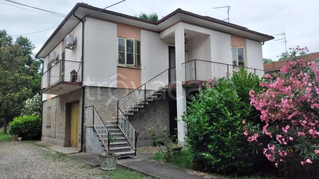 Casa Indipendente in vendita a Riva del Po via Roma