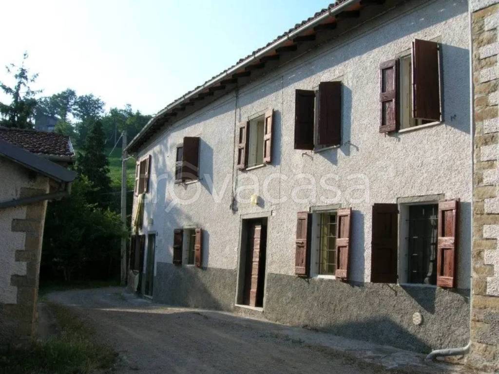 Villa in vendita a Castelnovo ne' Monti via Fola