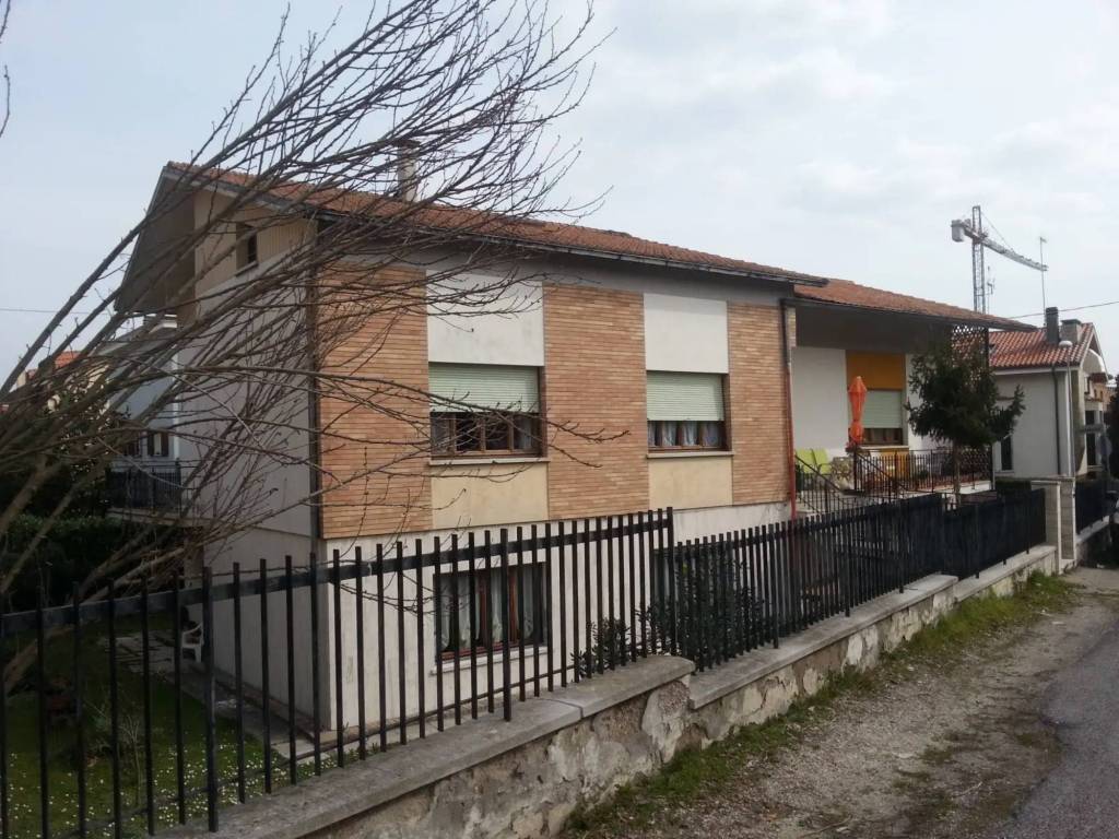Villa in vendita a Fano via mezio agostini