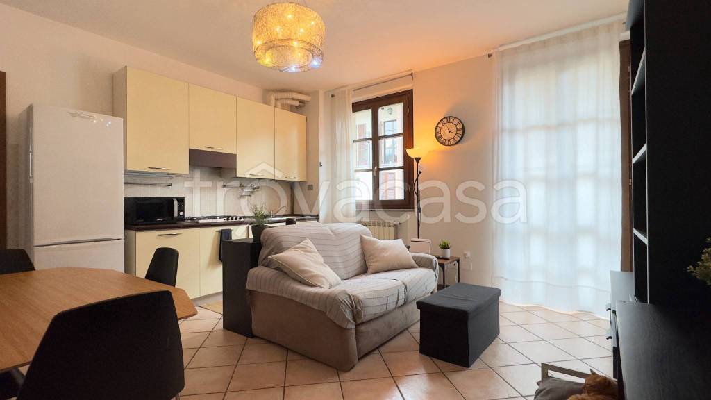 Appartamento in vendita a Vimercate via Carlo Borromeo, 9