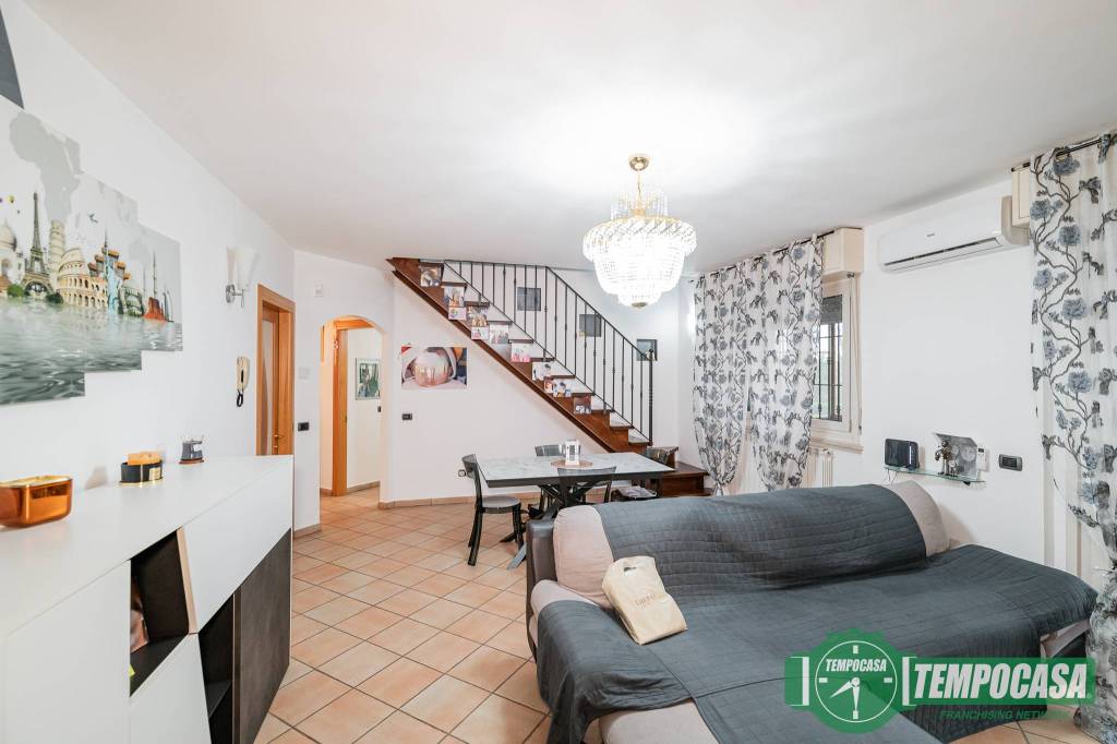 Appartamento in vendita a San Zenone al Lambro via Alessandro Manzoni 18