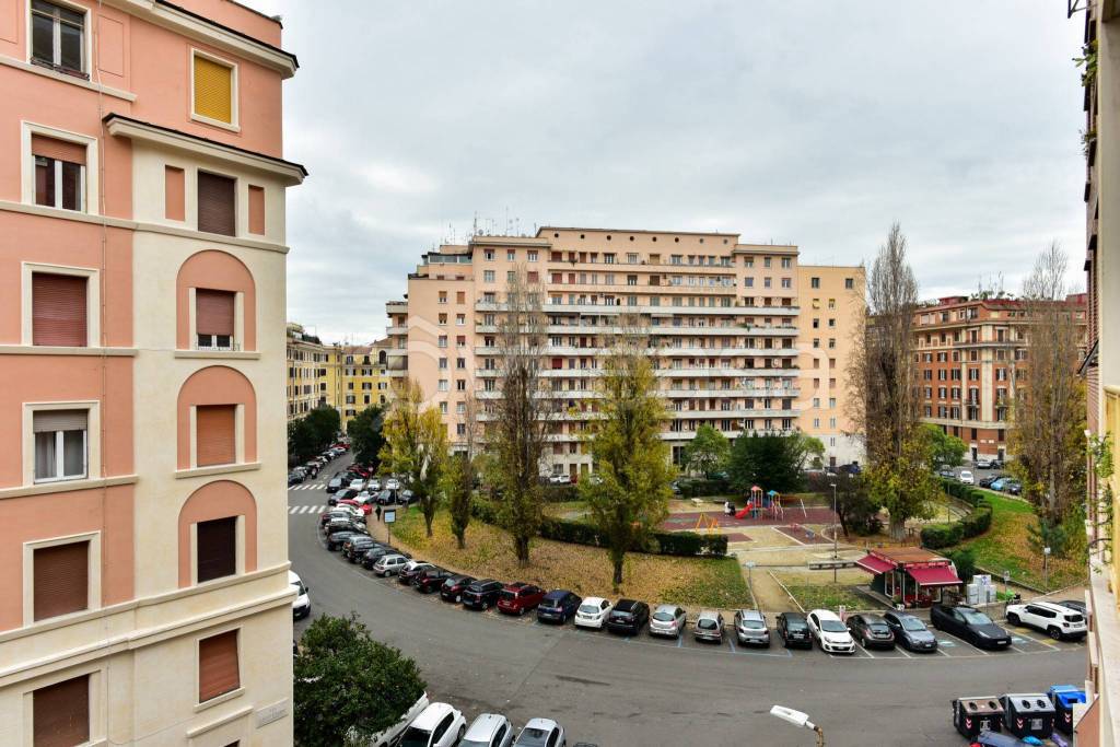 Appartamento in vendita a Roma via Carlo Grabau, 16
