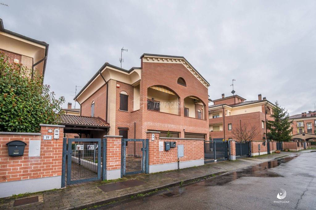 Villa a Schiera in vendita a Castelfranco Emilia via prati 79