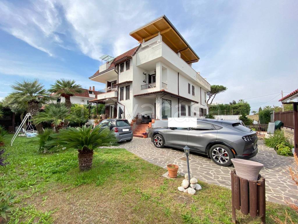 Villa Bifamiliare in vendita a Giugliano in Campania via Ripuaria, 48