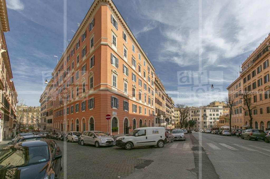 Appartamento in vendita a Roma via Luigi Santini