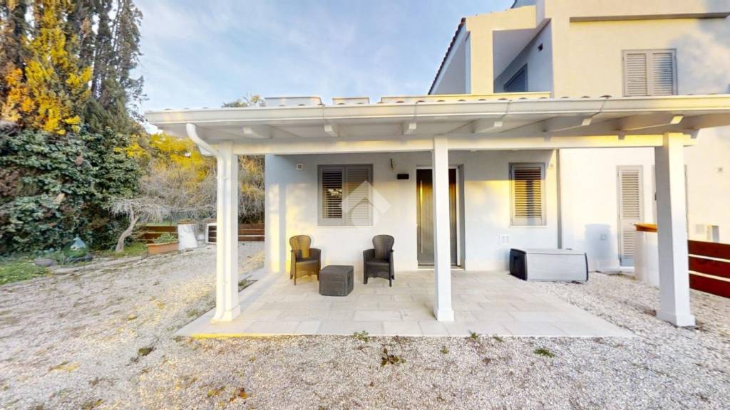 Villa Bifamiliare in vendita a Brindisi contrada Montenegro, 63