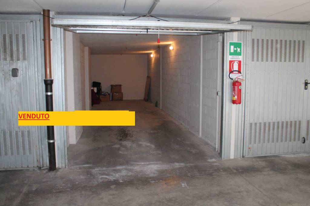 Garage in vendita a Monza corso Milano