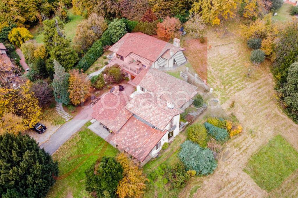Villa in vendita a Carvico