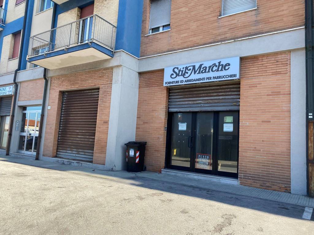 Negozio in vendita ad Ancona via Conca, 13