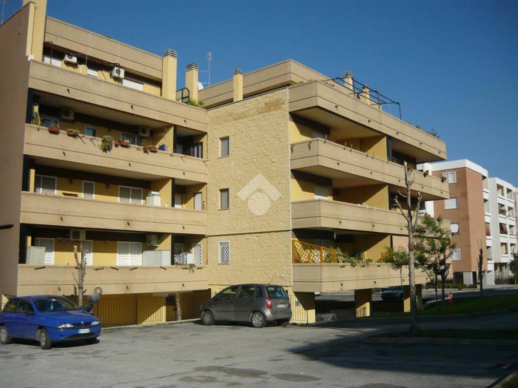 Appartamento in vendita a Roma via Rodolfo Verduzio, 50