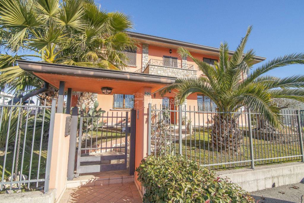 Villa in vendita a Pontirolo Nuovo via Treviglio 40