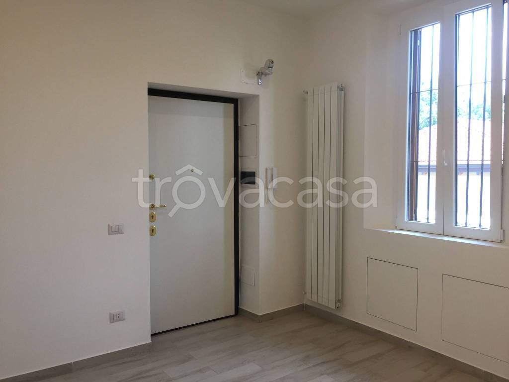 Appartamento in affitto a Milano via Novara, 38