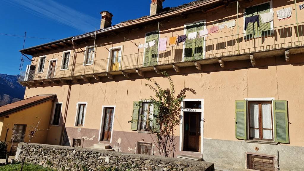 Casa Indipendente in vendita a Loreglia via San Giulio