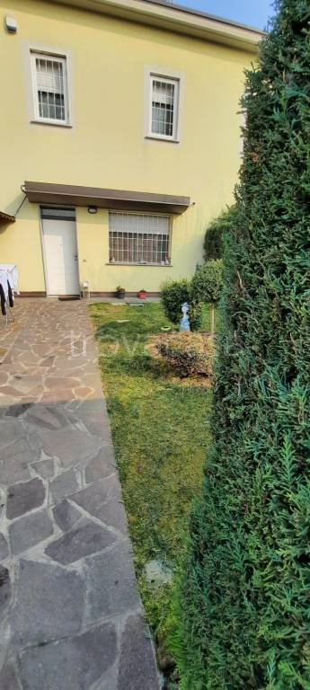 Villa a Schiera in vendita a San Pietro in Casale via Modena, 86
