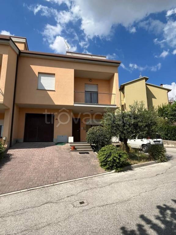 Villa a Schiera in in vendita da privato a Monte San Giusto via Giorgio Amendola, 46