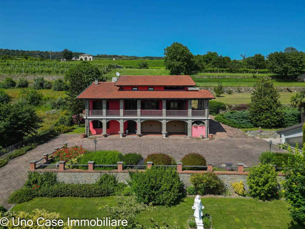Villa in vendita a Piverone