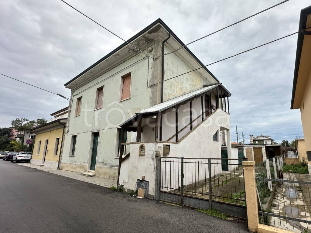 Appartamento in vendita a Chiaravalle via Giovanni Amendola, 12