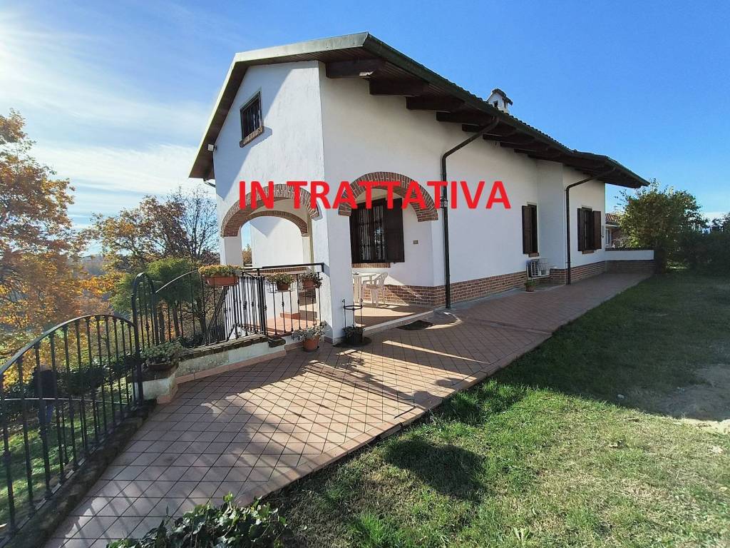 Villa in vendita a Valfenera strada Canova