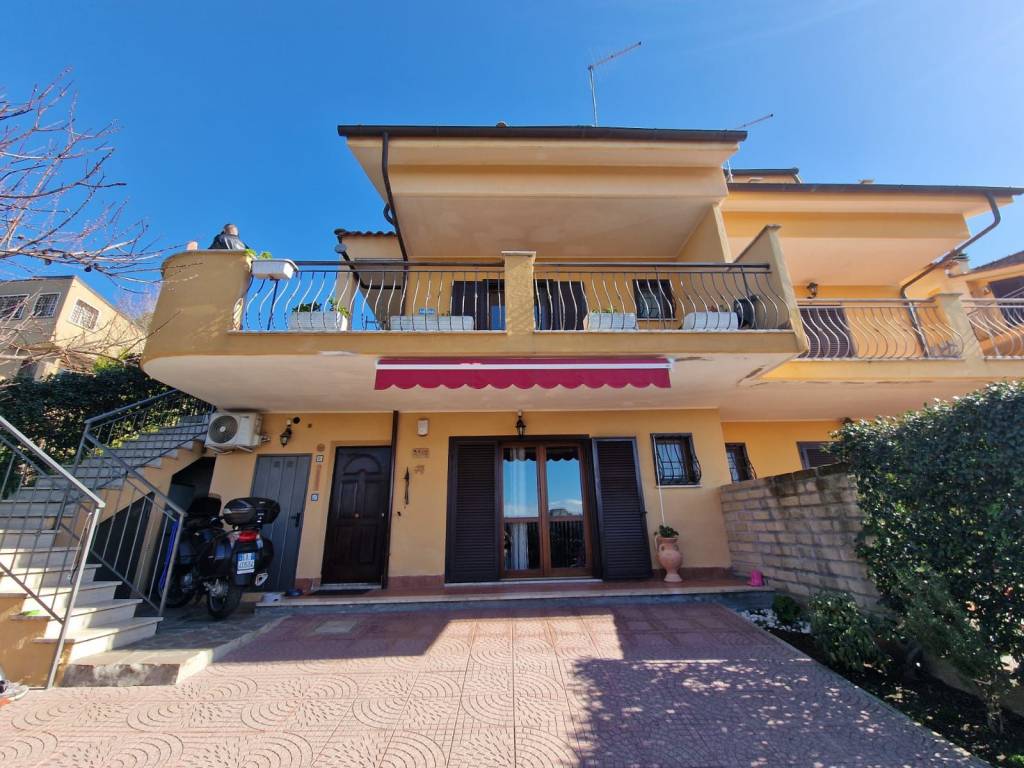 Villa Bifamiliare in vendita a Capena via San Marco, 20