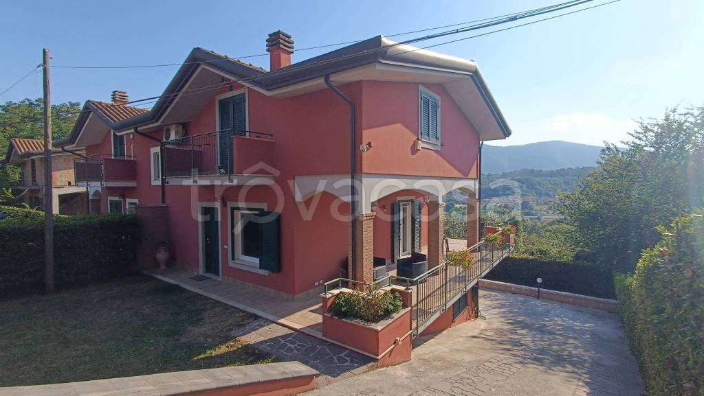 Villa Bifamiliare in vendita a Ceccano via Colle Antico, 36/a