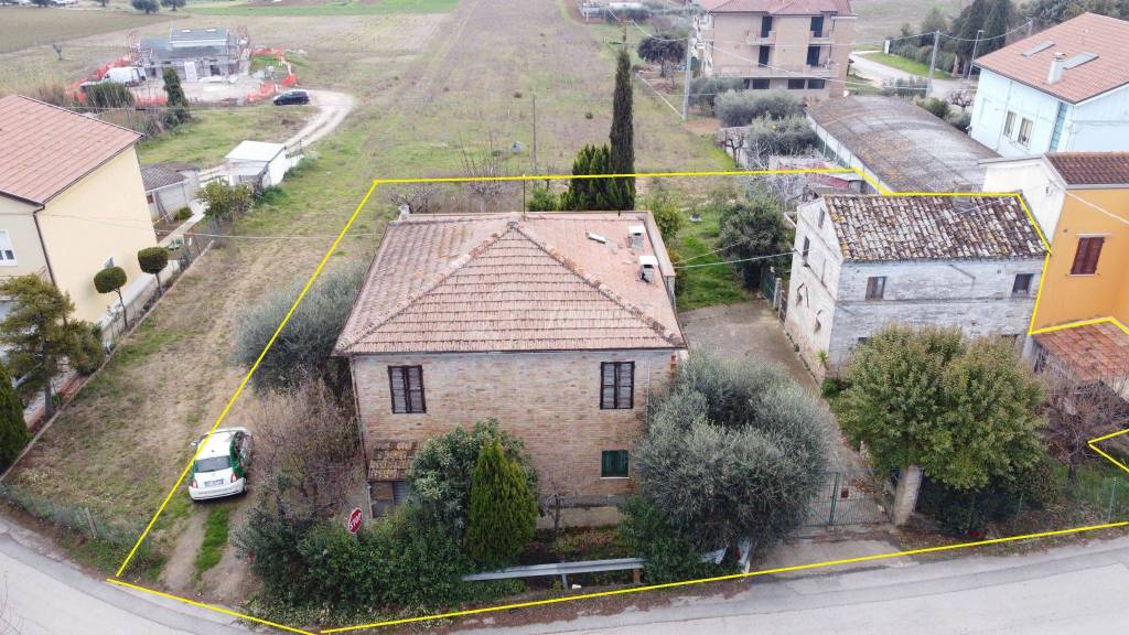 Casa Indipendente in vendita a Sant'Elpidio a Mare via Faleriense, 3390