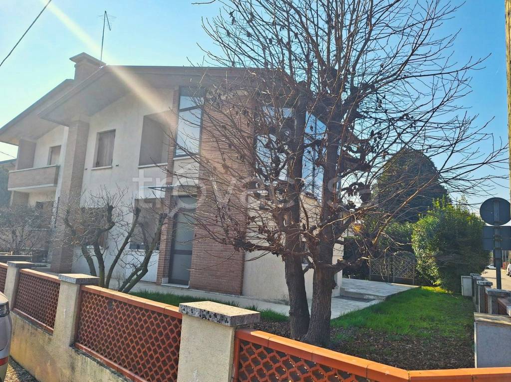 Villa Bifamiliare in vendita a Cittadella via Giosuè Carducci, 22
