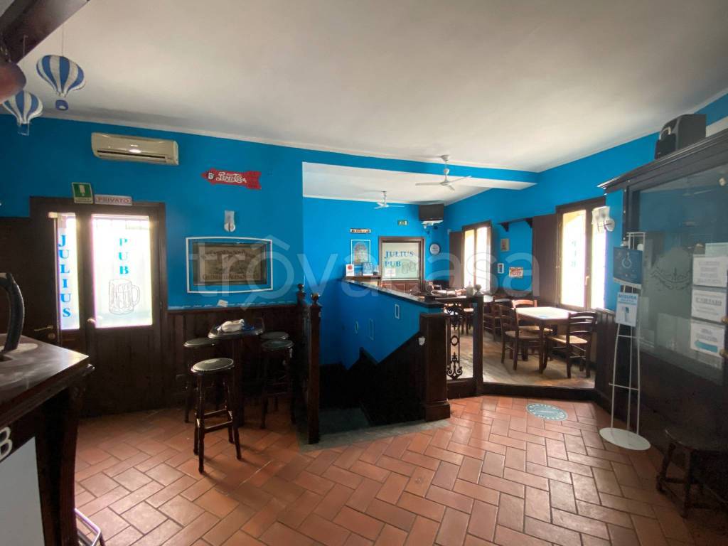 Pub in in vendita da privato a Caronno Pertusella via Roma, 25