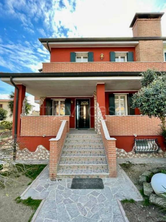 Villa Bifamiliare in in vendita da privato a Chioggia via Salsola, 11