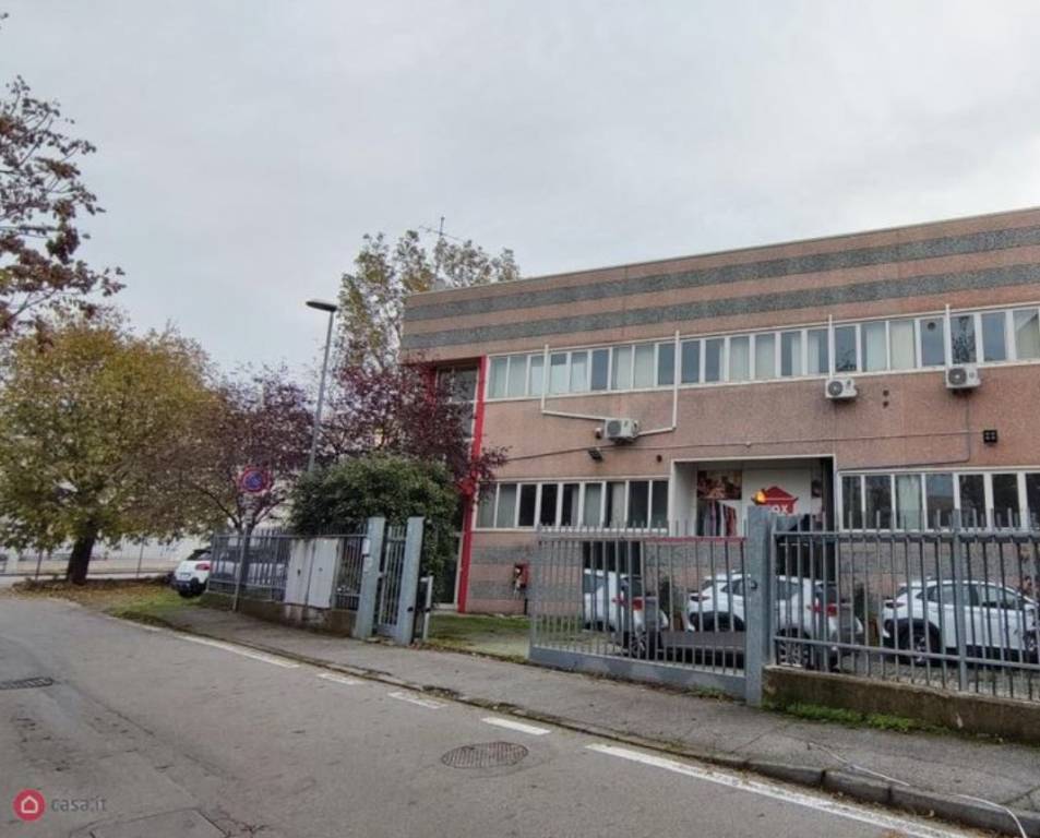 Capannone Industriale in in vendita da privato a Brugherio via Giorgio La Pira