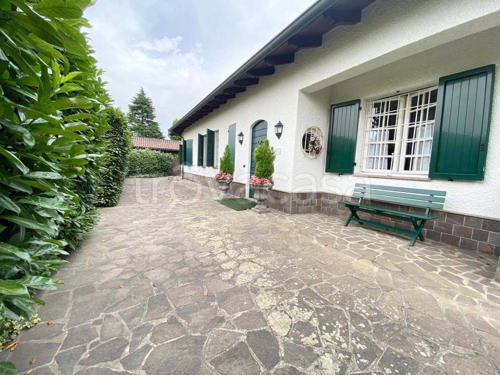 Villa in vendita a Pasturana via Poggio