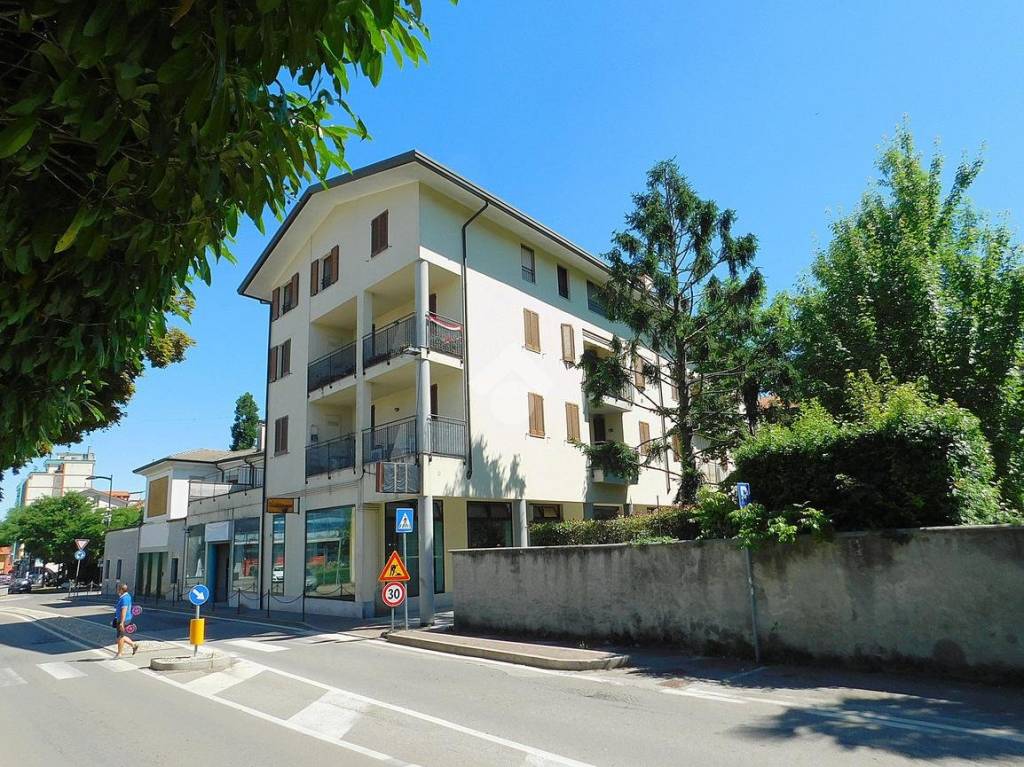 Appartamento in vendita a Somma Lombardo via Milano, 31