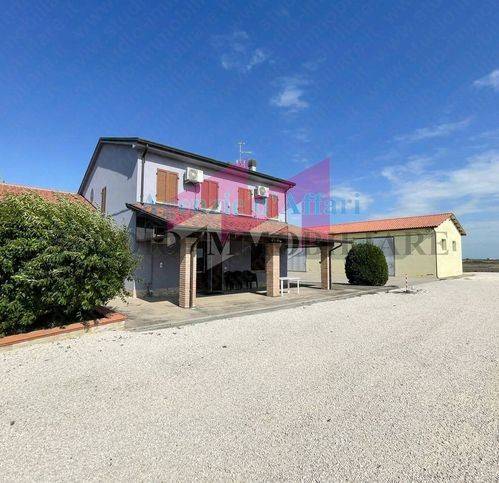 Villa in vendita a Castelnovo Bariano via Cavo Bentivoglio 3949