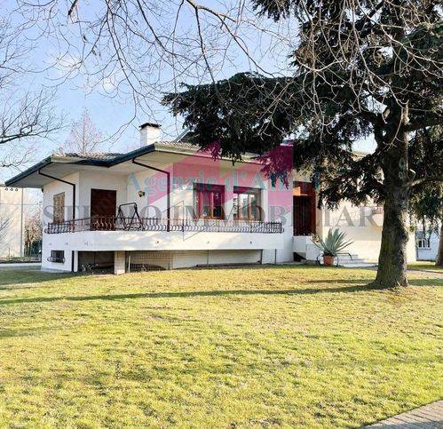 Villa in vendita a Castelmassa via Dante Alighieri 32