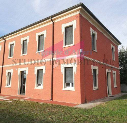 Villa in vendita a Ceneselli via Enrico Fermi 568
