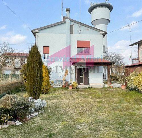 Villa in vendita a Castelmassa via Oberdan