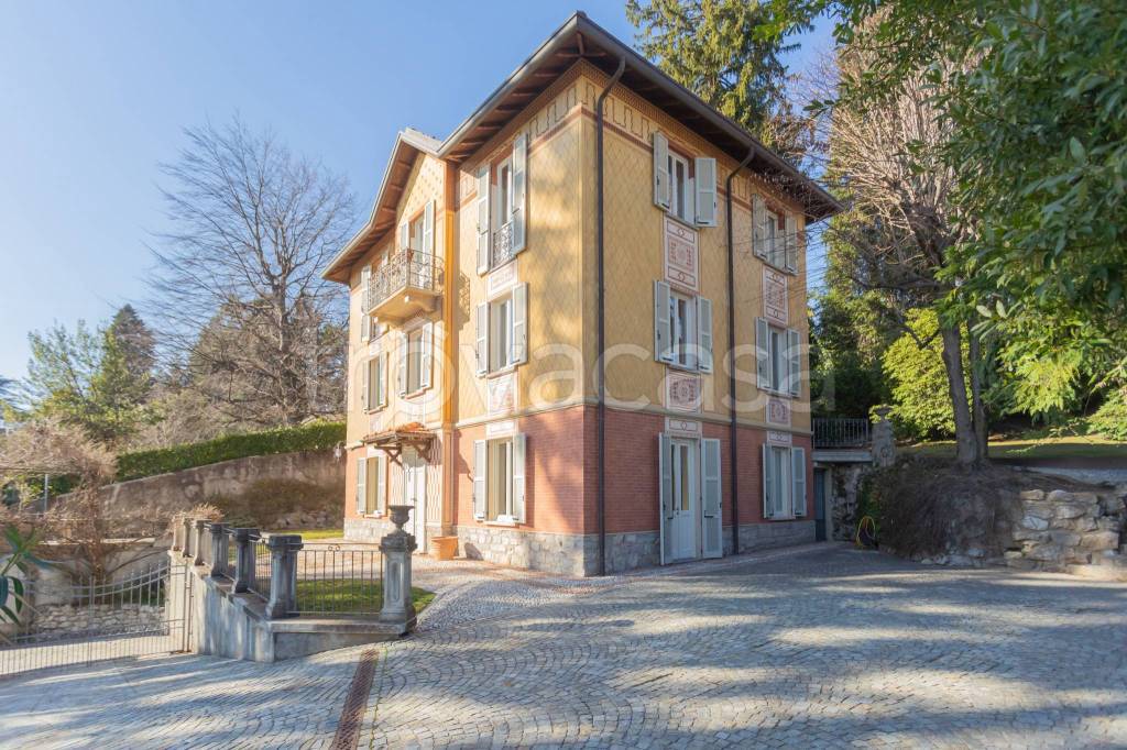 Villa in vendita a Varese via Adige, 10