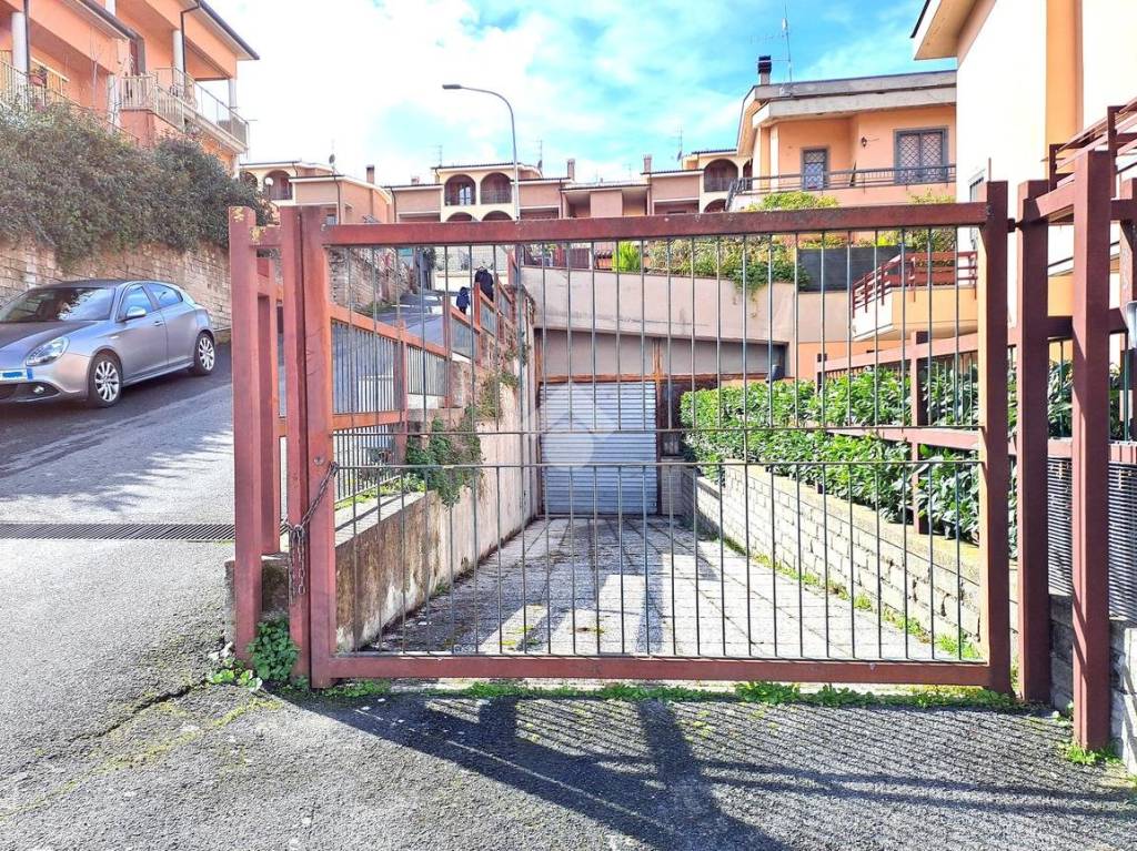 Garage in vendita a Rignano Flaminio via Bramante