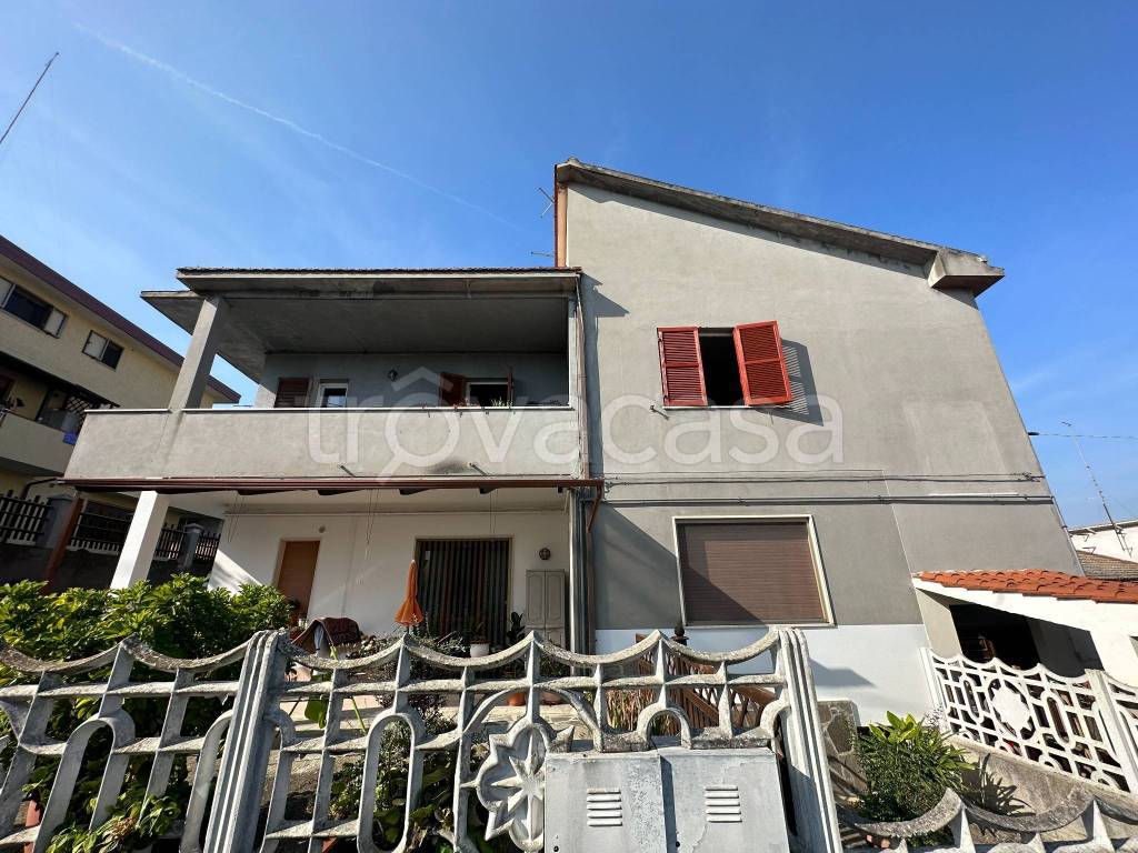 Casa Indipendente in vendita a Cappelle sul Tavo via Giacomo Leopardi