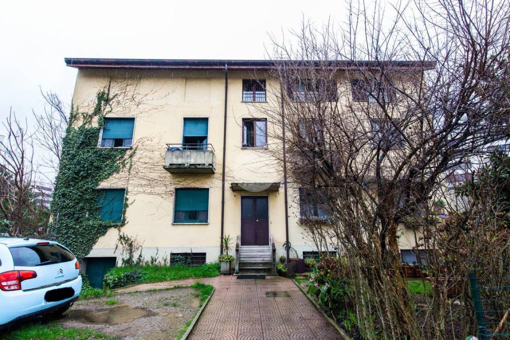 Appartamento in vendita a Milano via Novara, 257