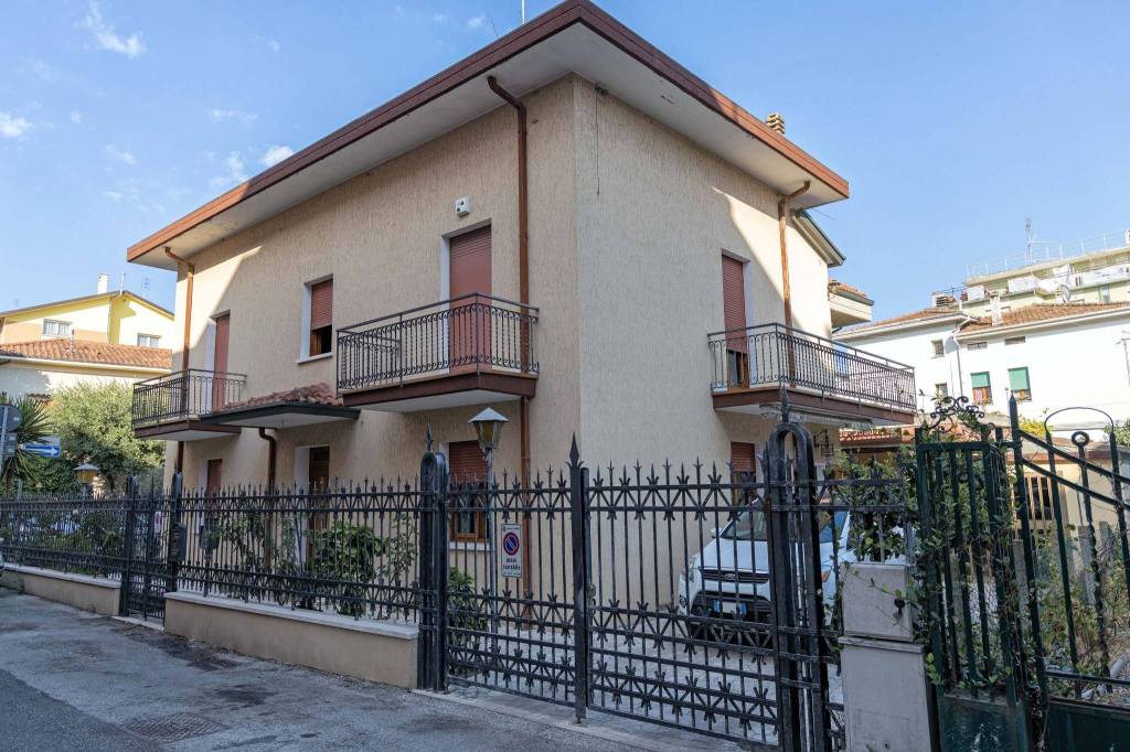 Villa in vendita a Rimini viale Marmarica, 6