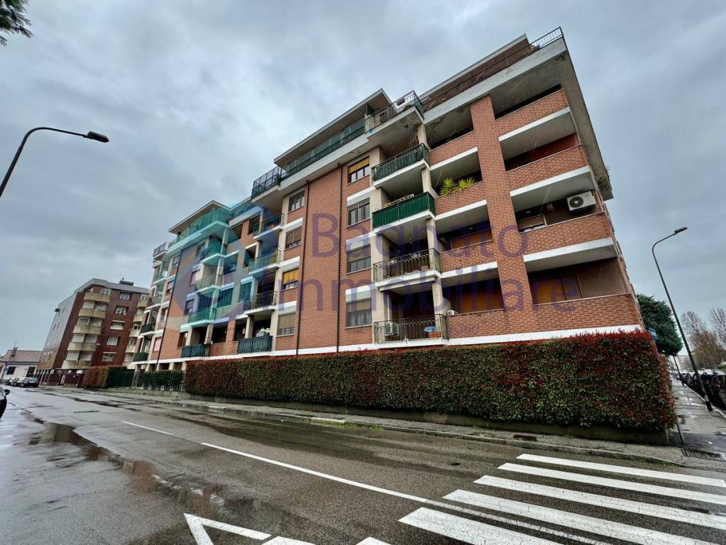 Appartamento in vendita a Novara via Daniele Crespi, 42