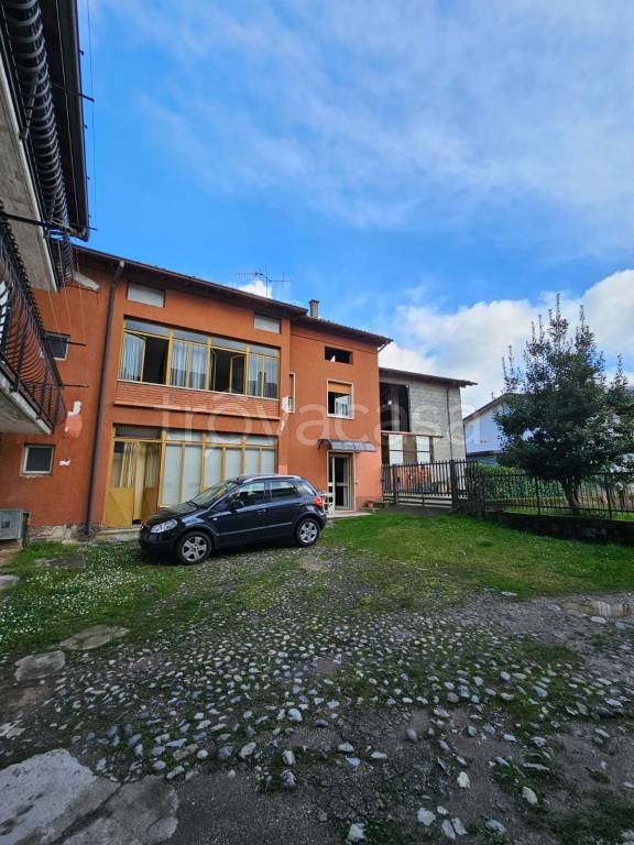 Casa Indipendente in vendita a Berzo San Fermo via Monsignor Pietro Trapletti