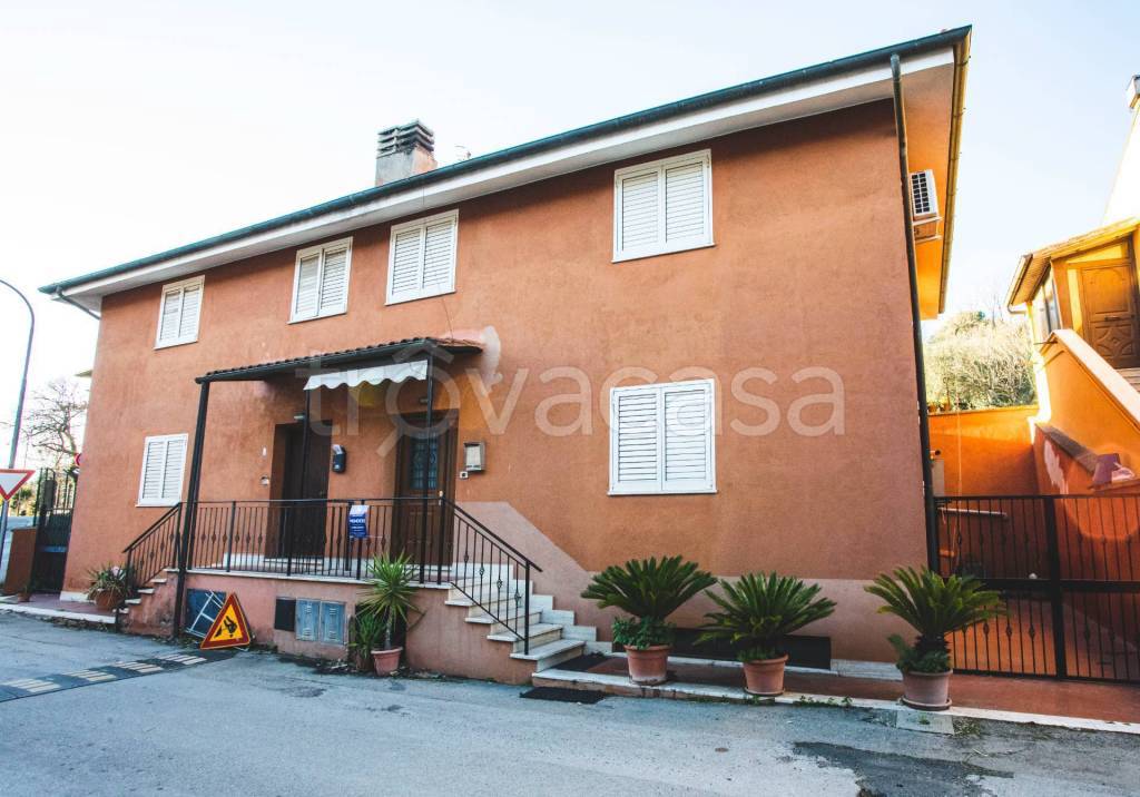 Villa Bifamiliare in vendita a Monte Romano via Camillo Benso di Cavour, 5