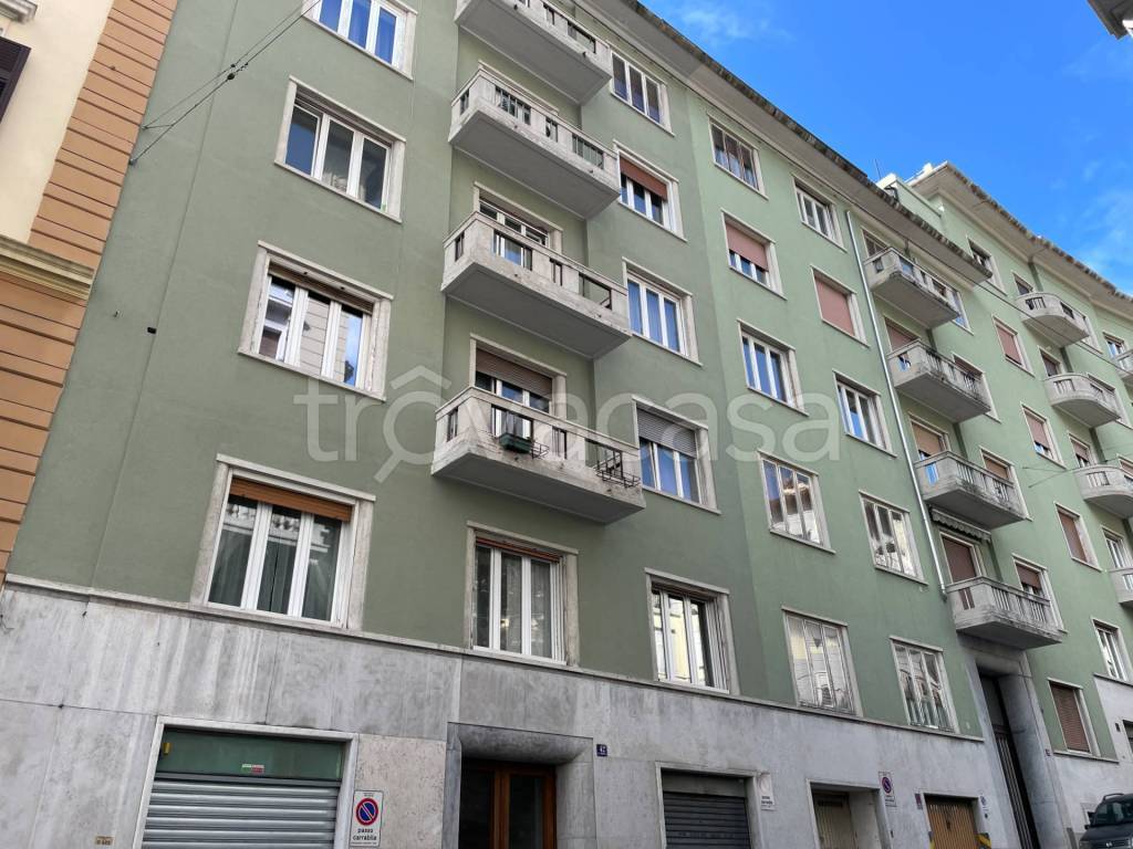 Appartamento in vendita a Trieste via commerciale, 42