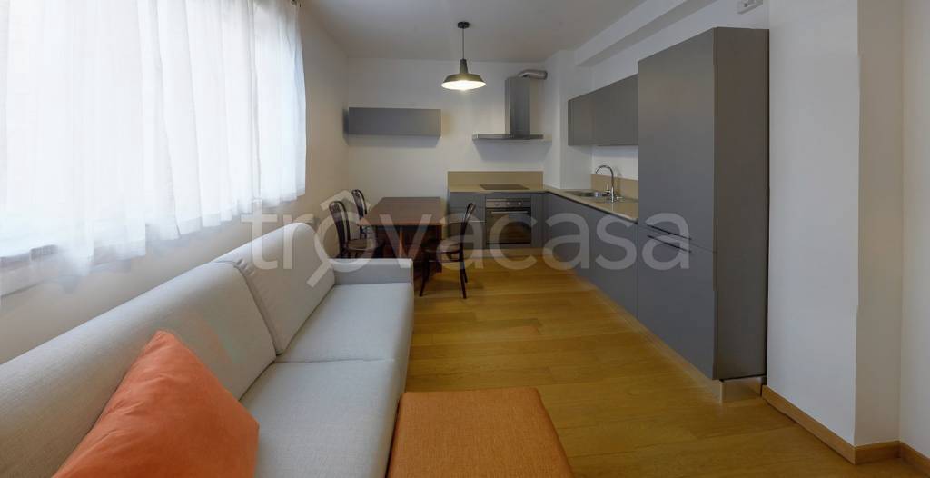 Appartamento in affitto a Milano via Trezzo d'Adda, 9