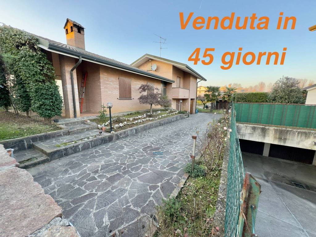 Villa in vendita a Triuggio via Giosuè Carducci, 5