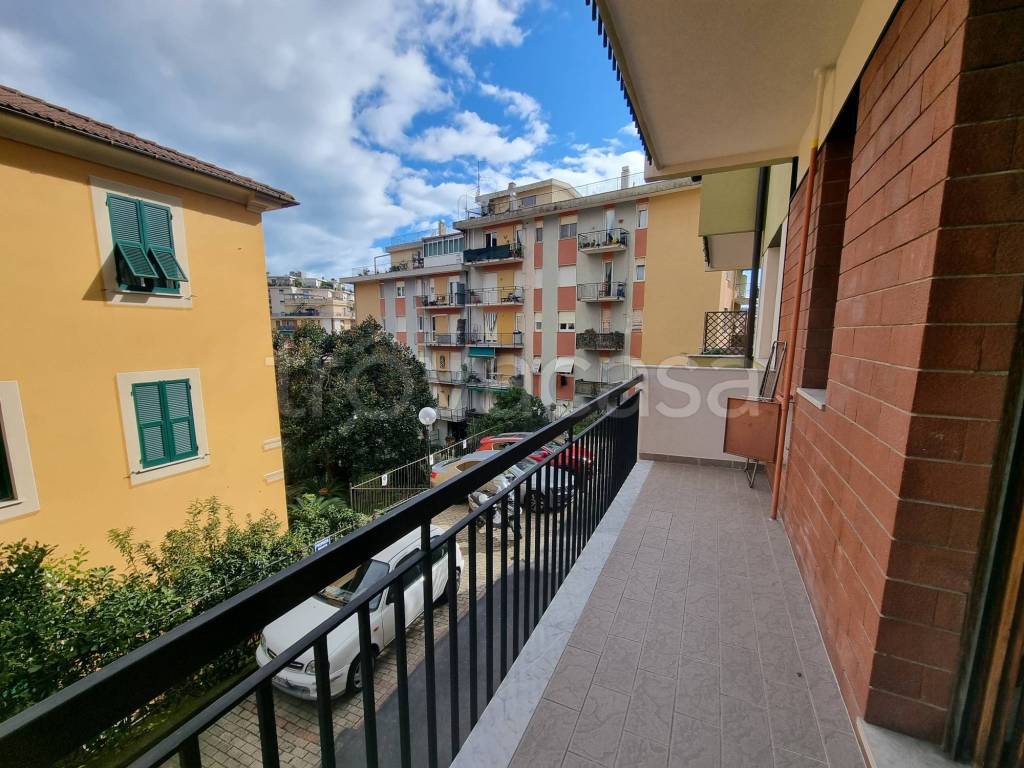 Appartamento in vendita a Rapallo via Privata Schiappacasse