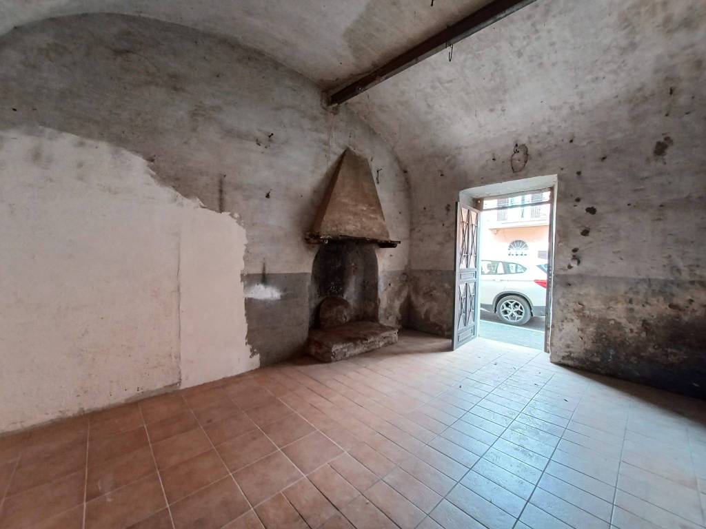 Magazzino in vendita a Castel Sant'Elia via del Santuario