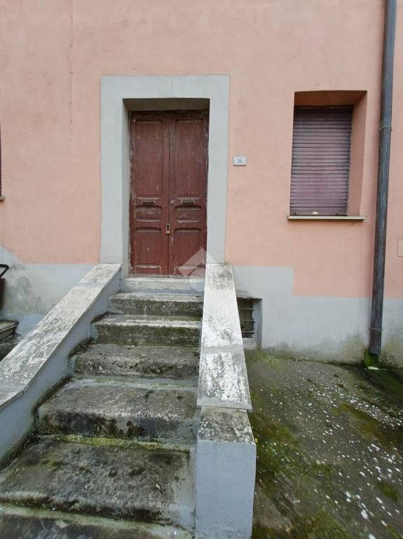 Appartamento in vendita a Castel Sant'Elia via Santuario, 16